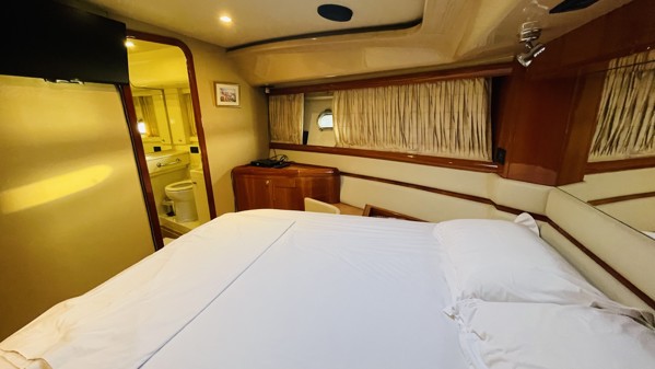 2004 FERRETTI YACHTS 590
