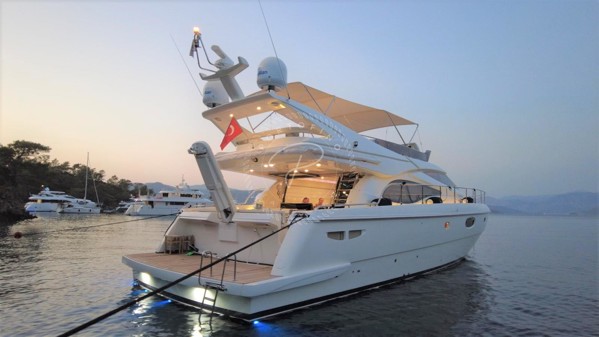 2003 FERRETTI YACHTS 590