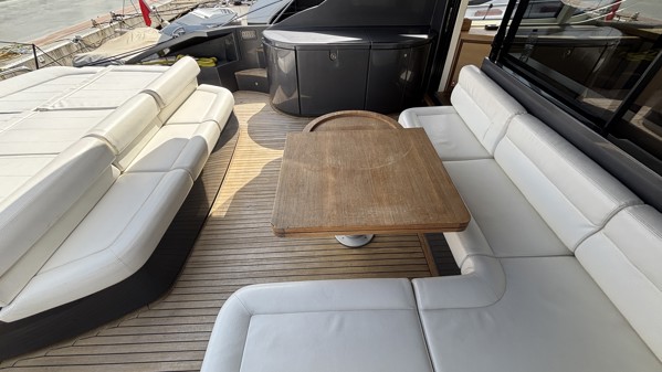 2012 PERSHING 72