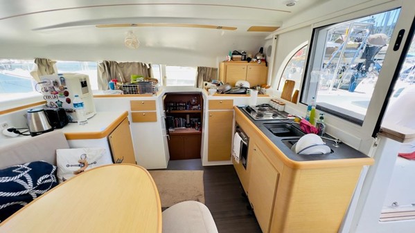 2016 LAGOON 380 OWNER'S CABIN