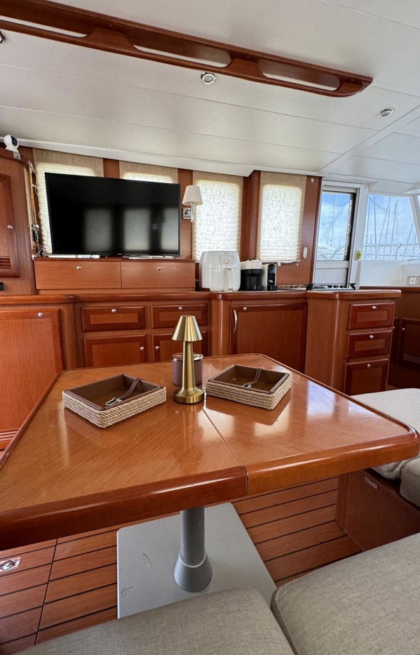 2010 BENETEAU SWIFT TRAWLER 42