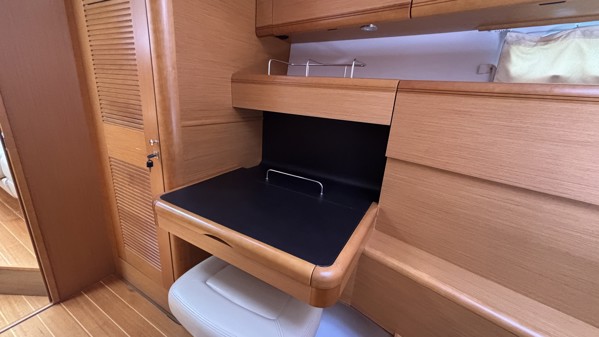 2011 JEANNEAU 53