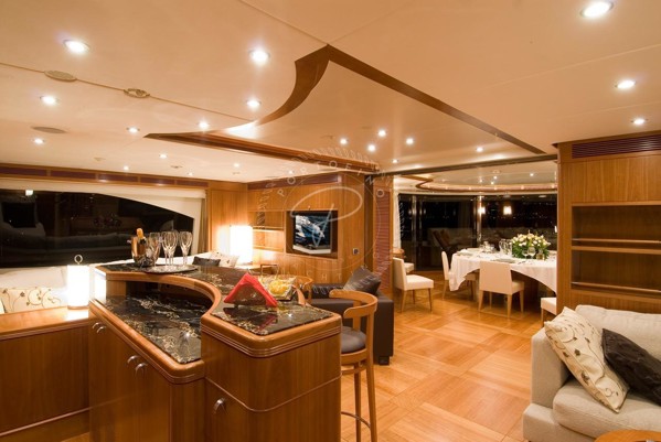 2007 | 2017 BENETTI VISION 145