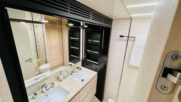 2017 AZIMUT 72 FLY