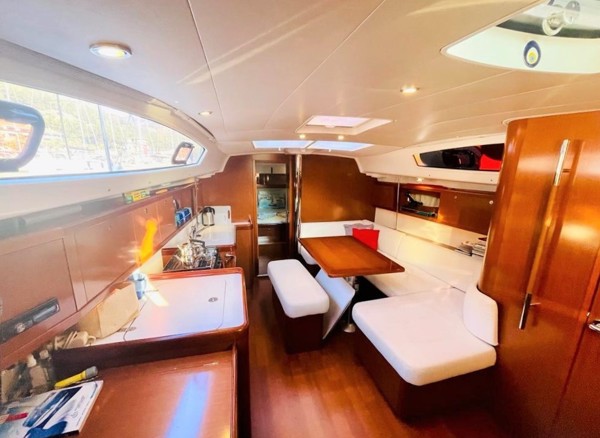 2010 BENETEAU OCEANIS 40 