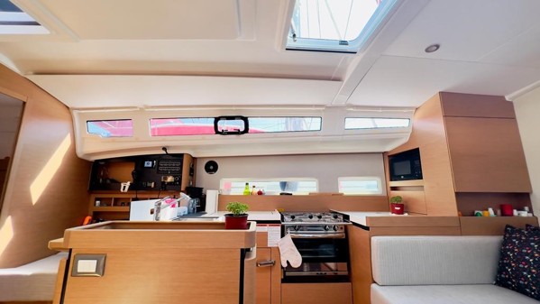 2020 JEANNEAU SUN ODYSSEY 410