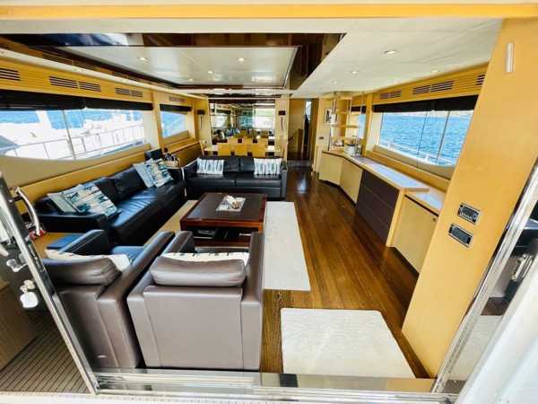 2010 PRINCESS 85