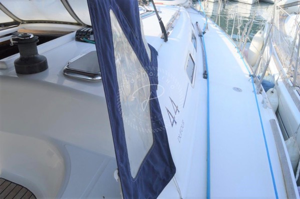 2005 DUFOUR 44