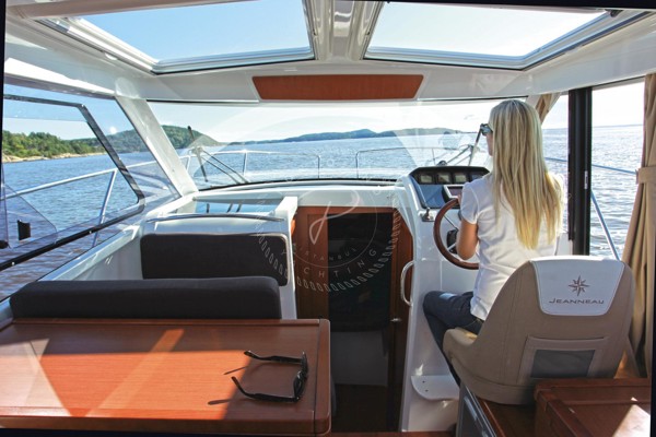 2013 JEANNEAU MERRY FISHER 855