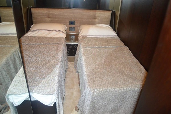 2017 FERRETTI 850