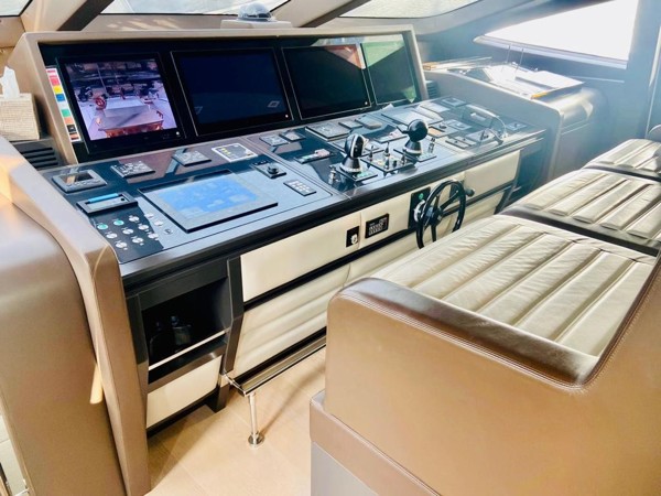 2015 MANGUSTA 132