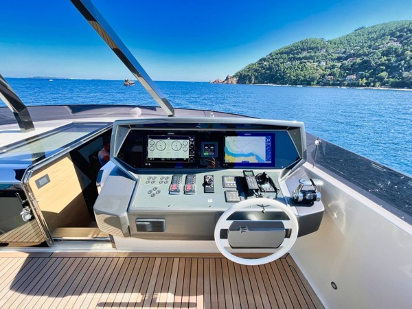 2021 FERRETTI YACHTS 920