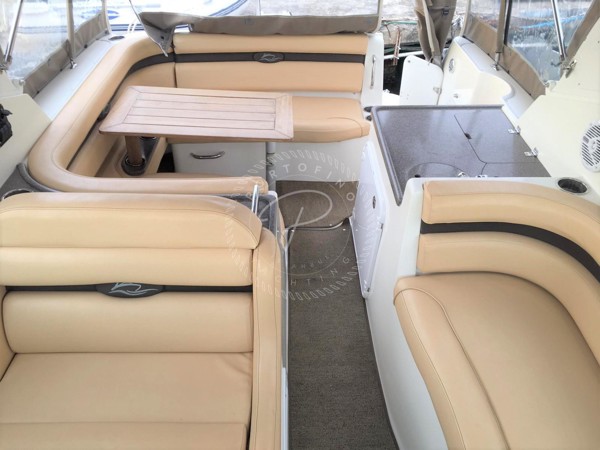 2011 RINKER 280 EC
