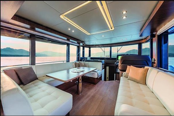 2017 ABSOLUTE NAVETTA 52