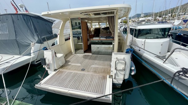 2014 GREENLINE 33 HYBRID