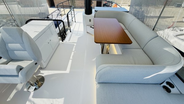 2025 AZIMUT MAGELLANO 60
