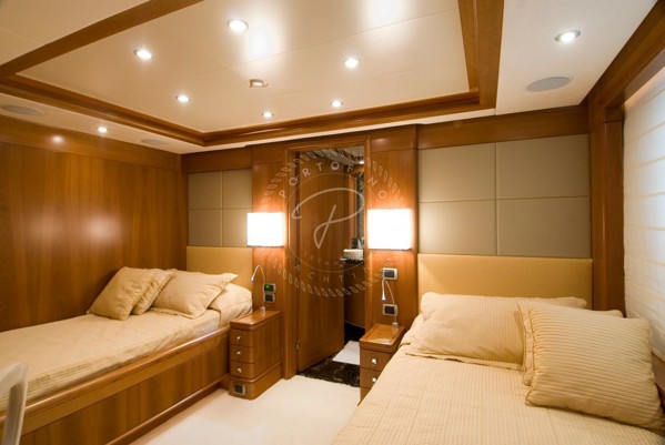 2007 | 2017 BENETTI VISION 145