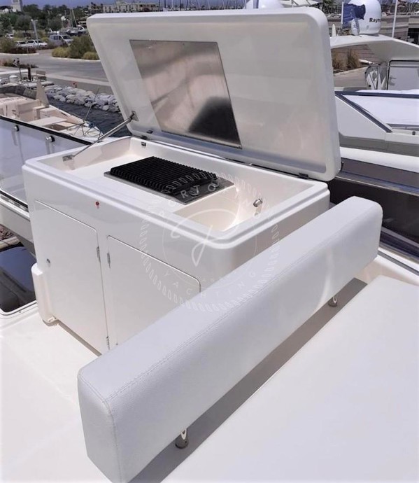 2016 FERRETTI 750