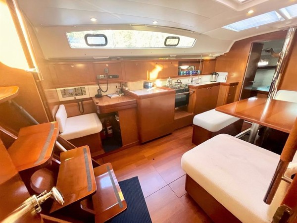 2010 BENETEAU OCEANIS 40 