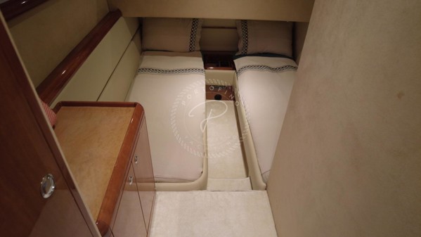 2003 FERRETTI YACHTS 590