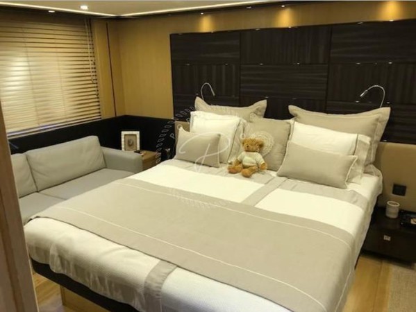 2013 PRINCESS V72