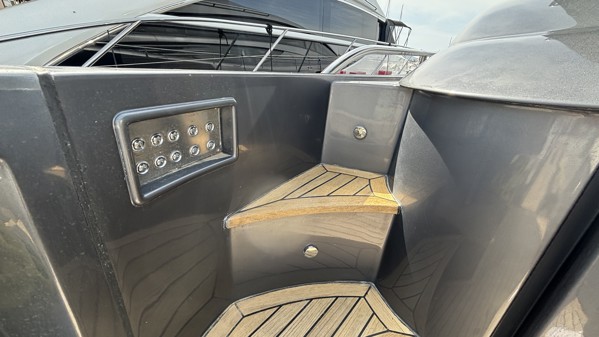 2012 PERSHING 72