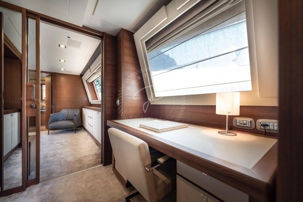 2013 FERRETTI CUSTOMLINE 124