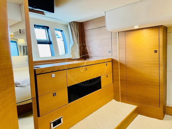 2009 FAIRLINE PHANTOM 48