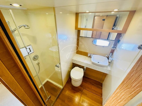 2009 FAIRLINE PHANTOM 48