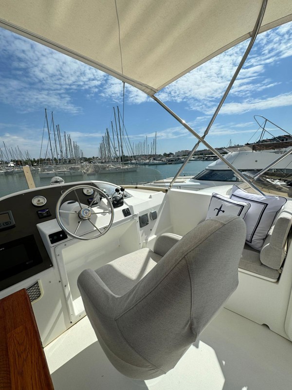 2010 BENETEAU SWIFT TRAWLER 42