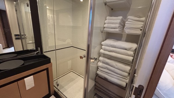 2012 PERSHING 72