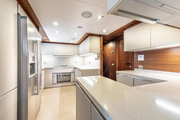2013 FERRETTI CUSTOMLINE 124