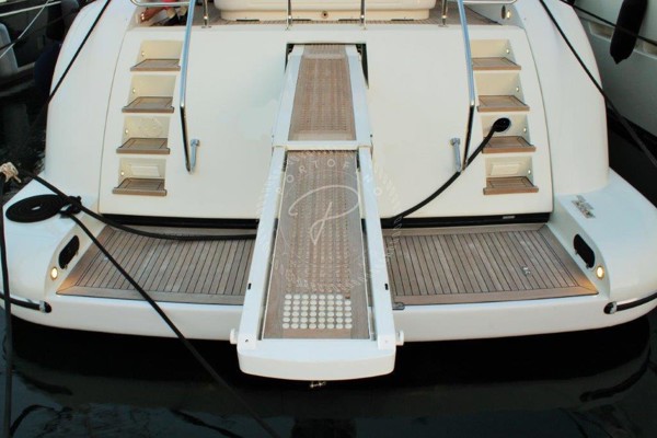 2001 | 2015 MANGUSTA 72