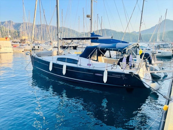 2010 BENETEAU OCEANIS 40 