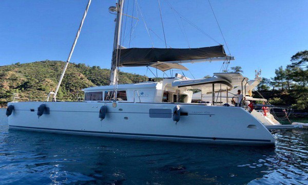 2011 LAGOON 450 F