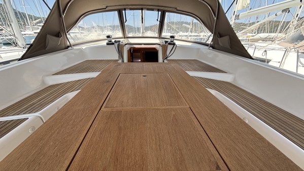 2011 JEANNEAU 53