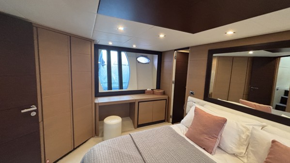 2012 PERSHING 72
