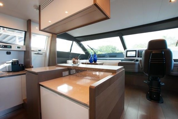 2014 FERRETTI 870 FLY