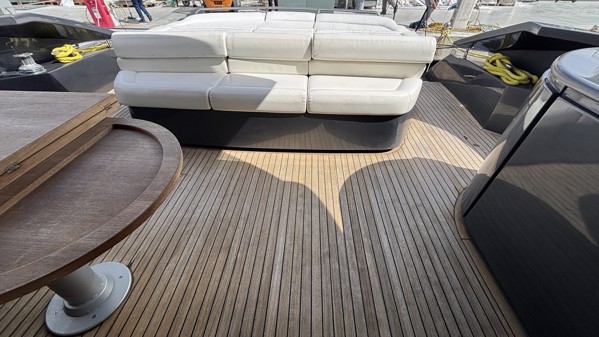 2012 PERSHING 72