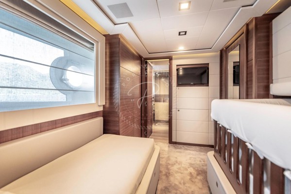 2013 FERRETTI CUSTOMLINE 124