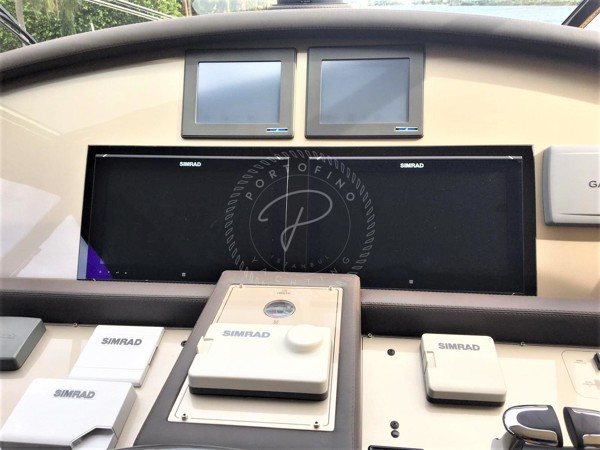 2009 FERRETTI YACHTS 830