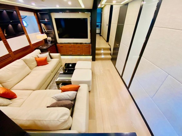 2015 MANGUSTA 132
