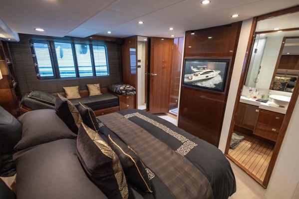 2012 PRINCESS 64