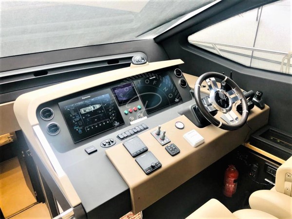 2017 AZIMUT 66 FLY