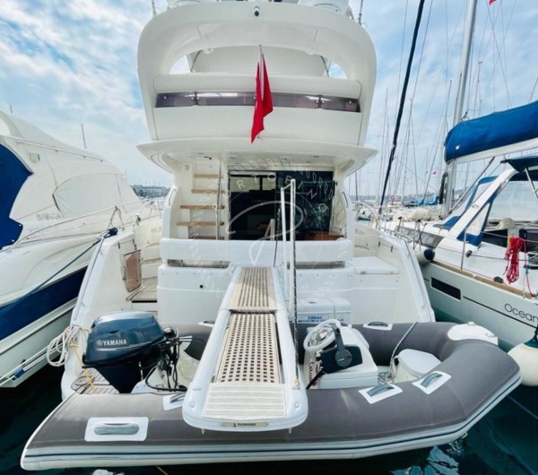 2009 FAIRLINE PHANTOM 48
