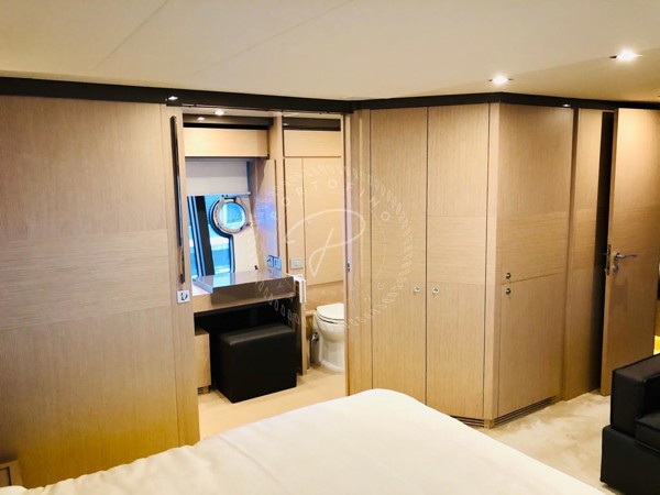 2016 FERRETTI 750