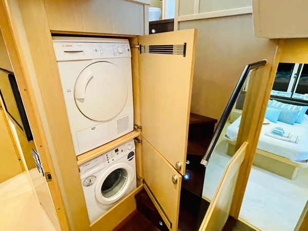 2010 PRINCESS 85