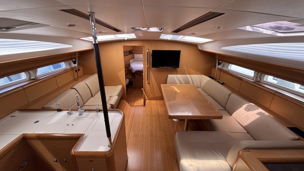 2011 JEANNEAU 53