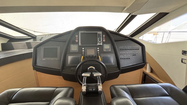2012 PERSHING 72