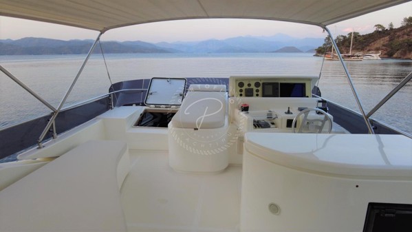 2003 FERRETTI YACHTS 590